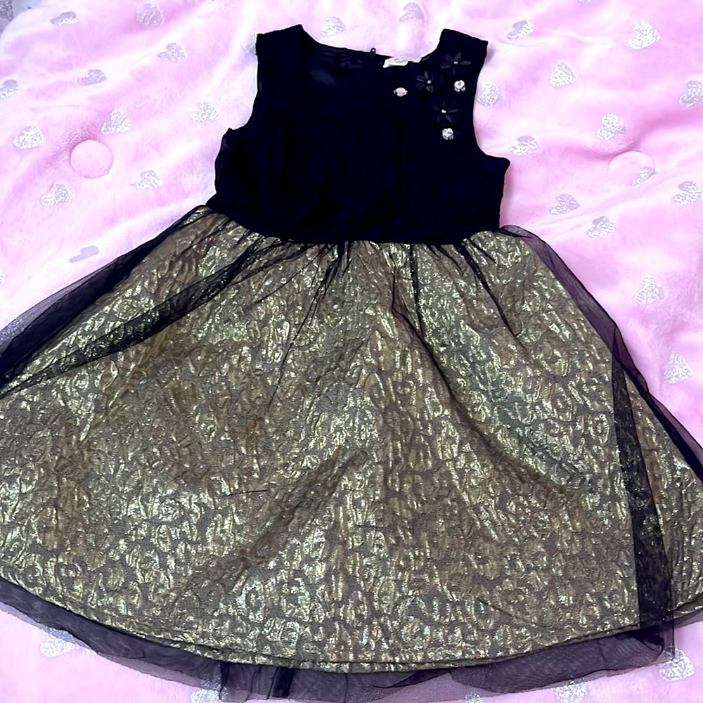 💎 👛 2/$18 Gorgeous gold/black dress with flowers and rhinestones